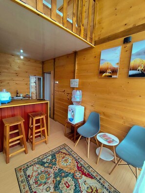 Villa familiar, balcón, vistas a la montaña | Interior