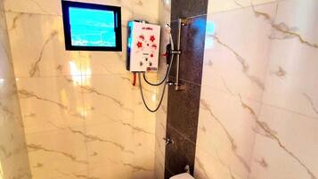 Familievilla, balkong, fjellutsikt | Bad