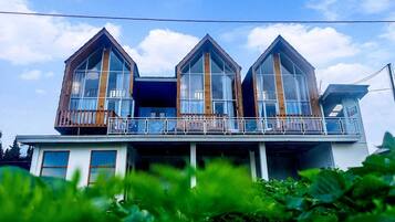 Familievilla, balkong, fjellutsikt | Eksteriør