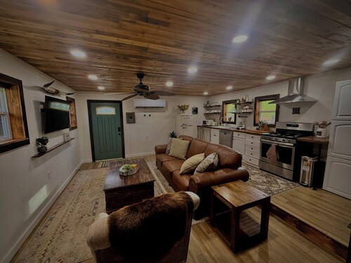 Cozy & Historic, Pet Friendly Farm Stay