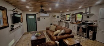 Cozy & Historic, Pet Friendly Farm Stay