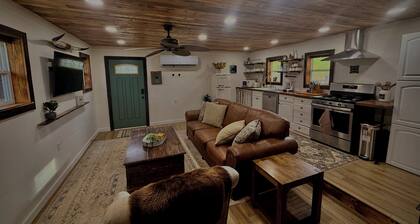 Cozy & Historic, Pet Friendly Farm Stay