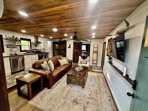 Cozy & Historic, Pet Friendly Farm Stay