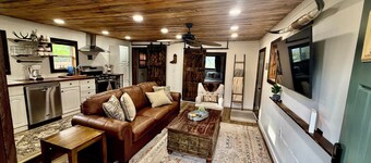 Cozy & Historic, Pet Friendly Farm Stay