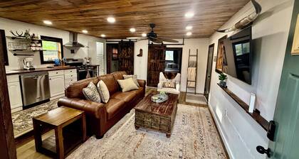 Cozy & Historic, Pet Friendly Farm Stay