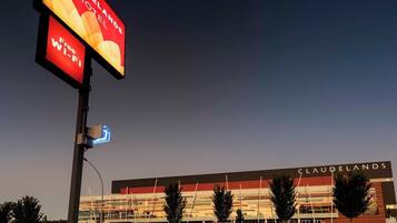 المنشأة من الخارج