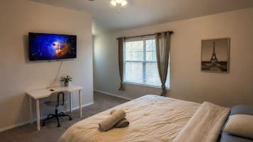 3 bedrooms, desk, WiFi (free), bed sheets