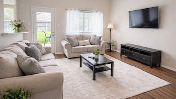 Smart TV, fireplace