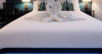 Resort 1BR Oasis Pool Spa Gym Reno Getaway