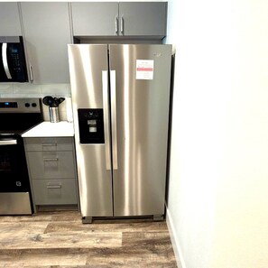 Apartment, 1 Bedroom, Accessible, Balcony | Private kitchen - Resort 1BR Oasis Pool Spa Gym Reno Getaway (Reno)