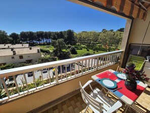 Outdoor dining - Studio, sea view, WIFI, A/C, all on foot (ST MANDRIER SUR MER)