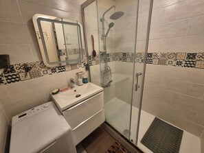 Bathroom - Studio, sea view, WIFI, A/C, all on foot (ST MANDRIER SUR MER)