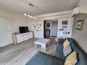 Living area - 2 rooms, WIFI, A/C, heart of les Sablettes (LA SEYNE SUR MER)