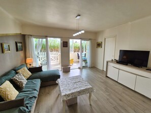 Living area - 2 rooms, WIFI, A/C, heart of les Sablettes (LA SEYNE SUR MER)