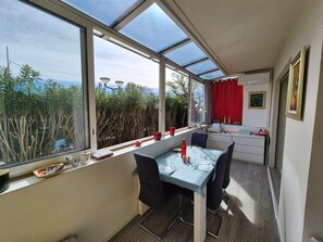 Dining - 2 rooms, WIFI, A/C, heart of les Sablettes (LA SEYNE SUR MER)