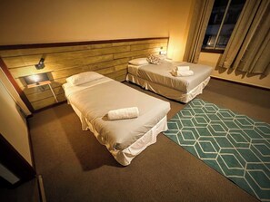 高級三人房, 城市景