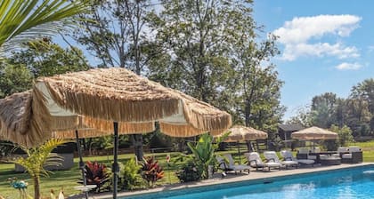 Barefoot Tiki Retreat -Inground Pool, Game Room, Theater Room, Firepit, Tiki Bar