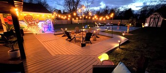Barefoot Tiki Retreat -Inground Pool, Game Room, Theater Room, Firepit, Tiki Bar
