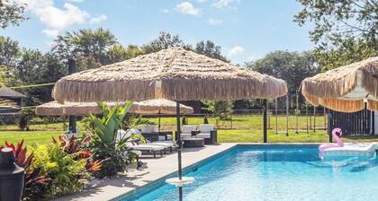 Barefoot Tiki Retreat -Inground Pool, Game Room, Theater Room, Firepit, Tiki Bar