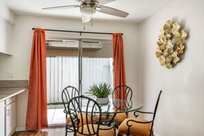 Dining - 2bd/2bth Nobel Delight, Close To South Coast Plaza (Santa Ana)