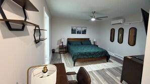 A bedroom with a bed, desk, chair, and a ceiling fan. - Downtown Jim Thorpe Stay at Charles Albright (Jim Thorpe)