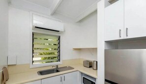 Private kitchen - The Hidden Pearl, Magnetic Island (Nelly Bay)