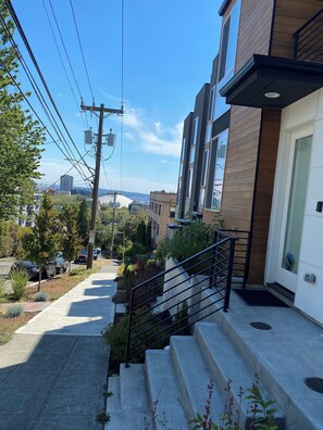 Exterior detail -  2-bedroom townhome w/cool AC. Walk to Seattle Center, Climate Pledge w/parking (Seattle)