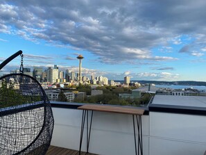Property grounds -  2-bedroom townhome w/cool AC. Walk to Seattle Center, Climate Pledge w/parking (Seattle)