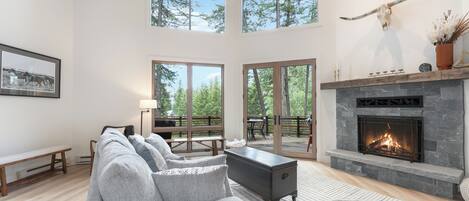 Smart TV, fireplace