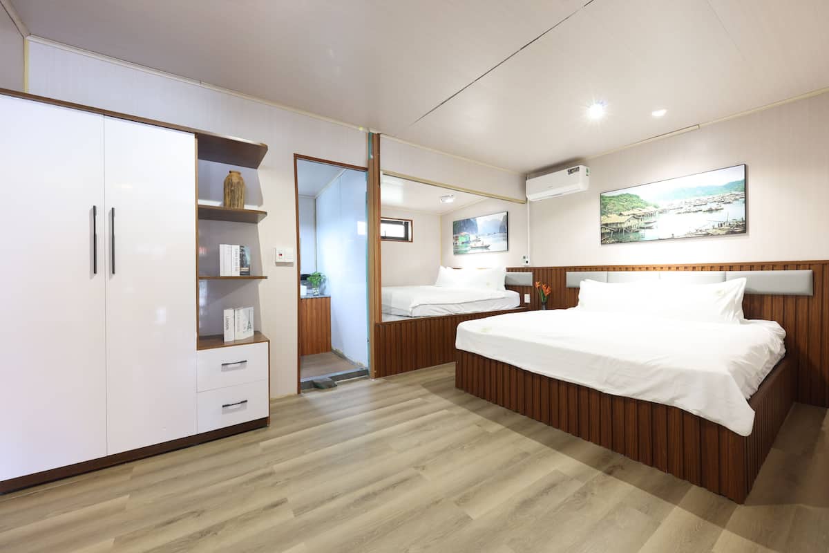 Habitación cuádruple familiar, 2 camas Queen size, para no fumadores, vista parcial al mar