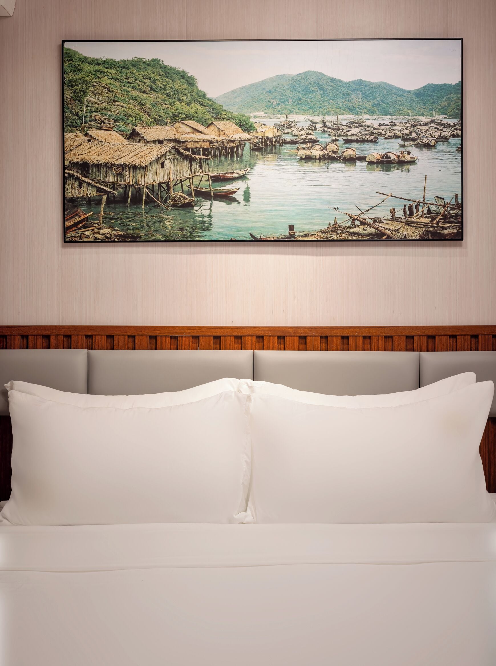 Quarto quádruplo família, 2 camas Queen, para não fumantes, vista parcial para o mar | Roupas de cama antialérgicas, edredons de pluma