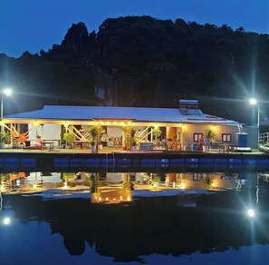 Superior Room, 1 Queen Bed, Non Smoking, Beach View | Pool - Cat Ba Fishing Village Bay House (Cat Hai)