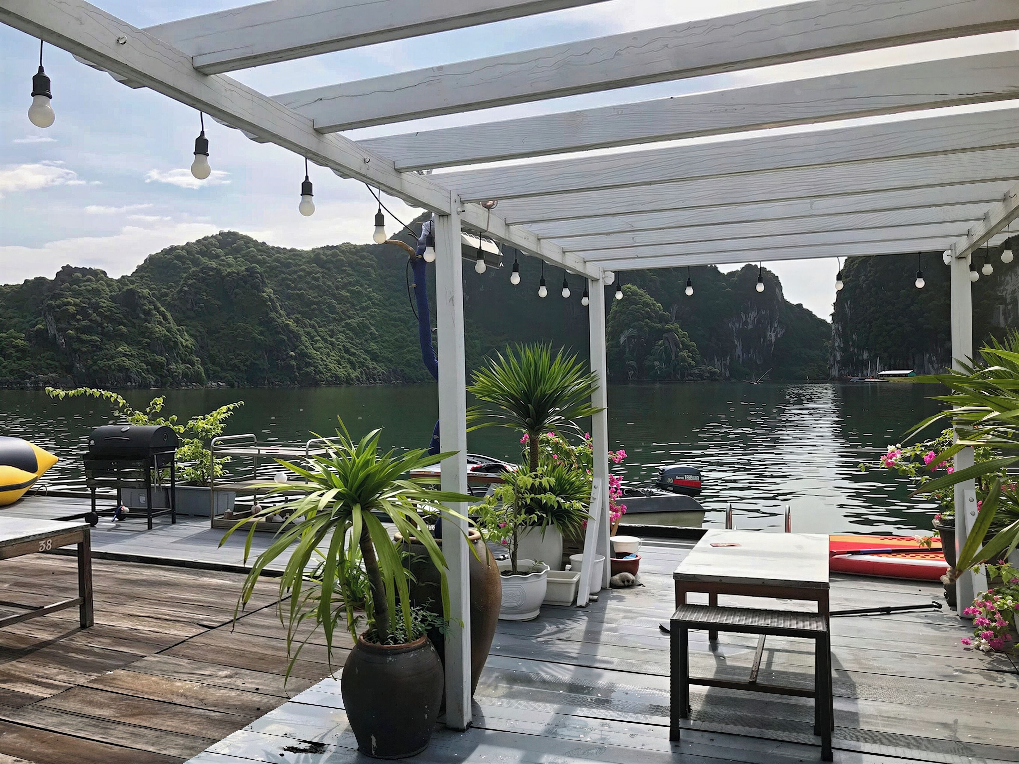 Superior Room, 1 Queen Bed, Non Smoking, Beach View | Outdoor dining