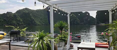 Superior-Zimmer, 1 Queen-Bett, Nichtraucher, Strandblick | Speisen im Freien