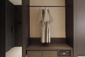 Family Twin Room, City View | Wardrobe - Nicesoe S Hotel Chengdu Kuanzhai Alley (Chengdu)