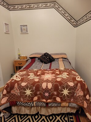 Room - ECO-GARDEN Nibble on berries and put a flower in your hair (Central Kootenay E)