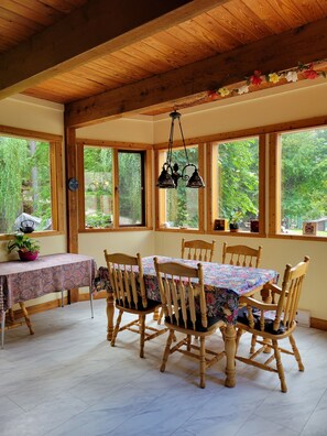 Dining - ECO-GARDEN Nibble on berries and put a flower in your hair (Central Kootenay E)