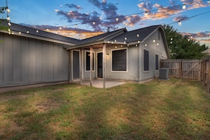 Exterior - Modern 2BR Duplex - Near Domain, Q2 & St. David's - Garage + In-Unit Laundry (Austin)