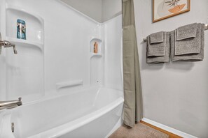 Handtücher, Seife, Toilettenpapier