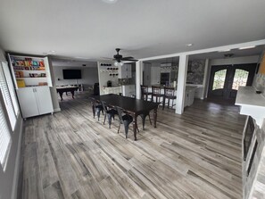 Dining - Cozy family friendly LAKEFRONT .6 acre home on secluded cul-de-sac street (Rockwall)