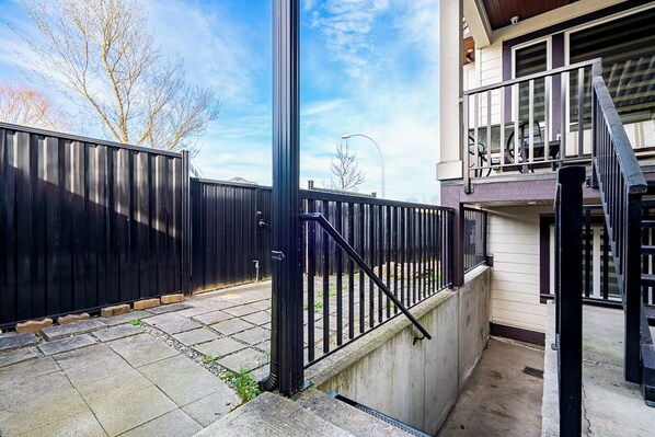 Property grounds - 2BR 2BA unit w/ Theatre Room | Near Airport (Surrey)