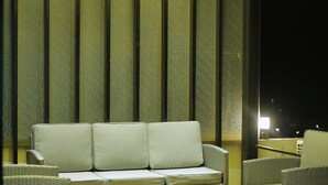 A room with a sofa, two armchairs, and a coffee table. - Escape & Relax at Kaash Villa, 2BR Luxury Stay in Indore, Projector,Outdoor Area (Indore)