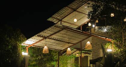 Escape & Relax at Kaash Villa, 2BR Luxury Stay in Indore, Projector,Outdoor Area