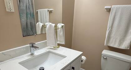 Private and cozy apartment near Pearson International AirPort in Mississauga.