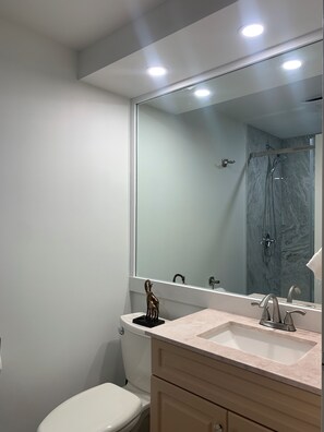 Bathroom - Sweet One Bedroom (Victoria)