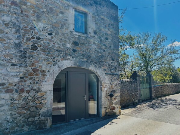 Exterior detail - The Lanas house (Lanas)