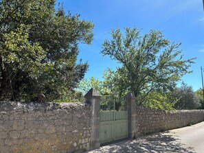 Property grounds - The Lanas house (Lanas)