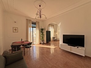 Living area - Merulana Suite (Roma)