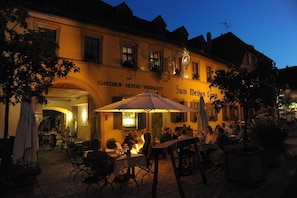 Outdoor dining - Gasthof zum weißen Lamm (Sommerach)