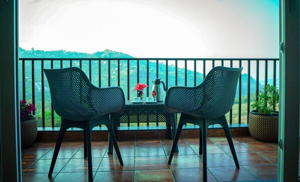 Villa familiare, balcone, vista valle | Ristorazione all'aperto